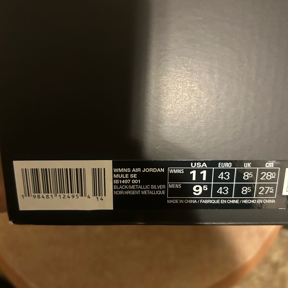 Jordan WMNS Mule SE in Black & Metallic Silver
cow print - Picture 3 of 3